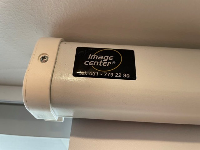 917333-9 Projector and screen BenQ SP840 -2012