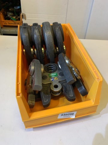 8 press jaws - PS Auction - We value the future - Largest in net auctions