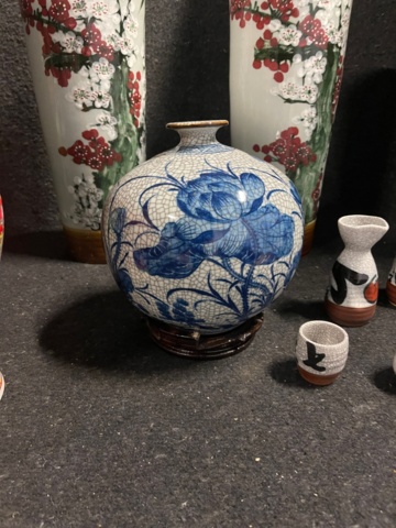 686717-6 Chinese art, vases, urns etc
