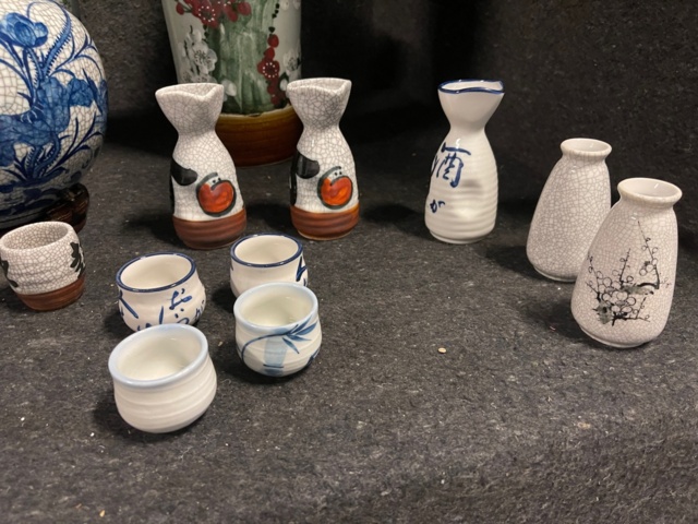 686717-10 Chinese art, vases, urns etc