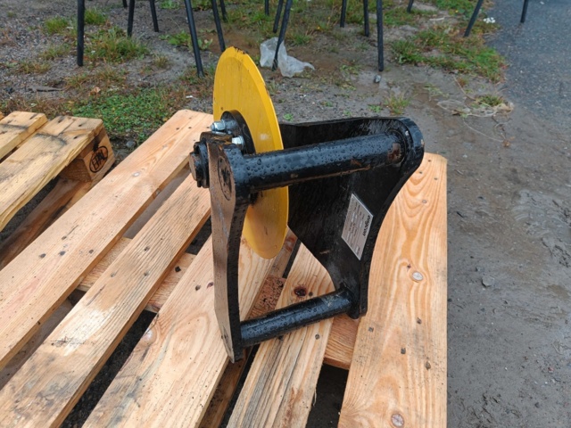 928389-2 NY Asfaltsskärare Engcon S40-Fäste