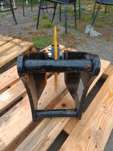 928389-3 NY Asfaltsskärare Engcon S40-Fäste