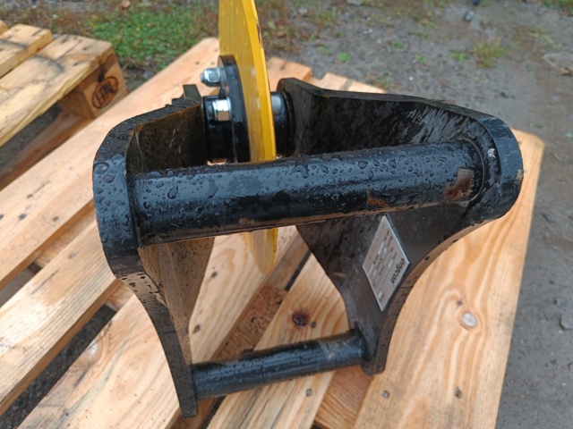 928389-4 NY Asfaltsskärare Engcon S40-Fäste