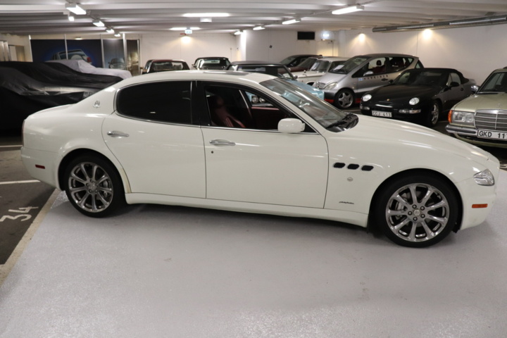 928037-10 Maserati Quattroporte 4.2 V8 - 2007