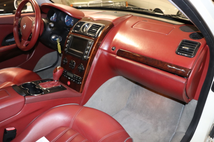 928037-21 Maserati Quattroporte 4.2 V8 - 2007