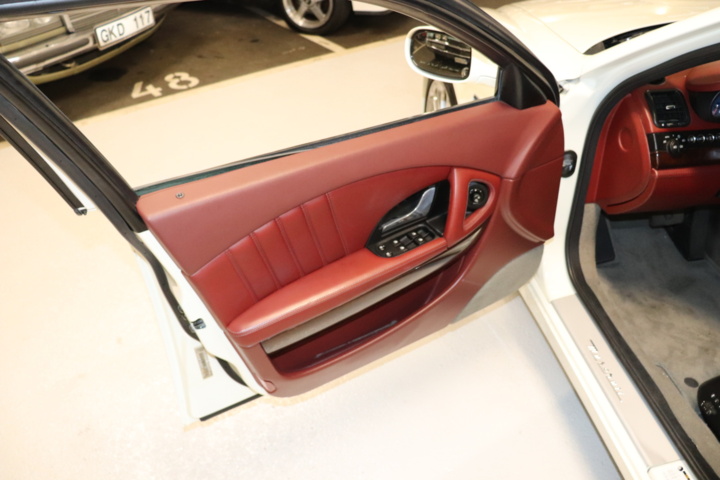 928037-37 Maserati Quattroporte 4.2 V8 - 2007