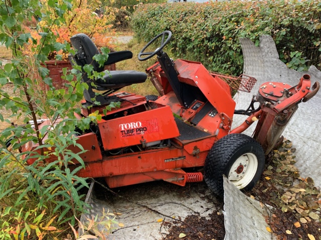 810042-7 Riding mower Toro Turf Pro 84 (rep. object)