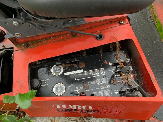 810042-8 Riding mower Toro Turf Pro 84 (rep. object)