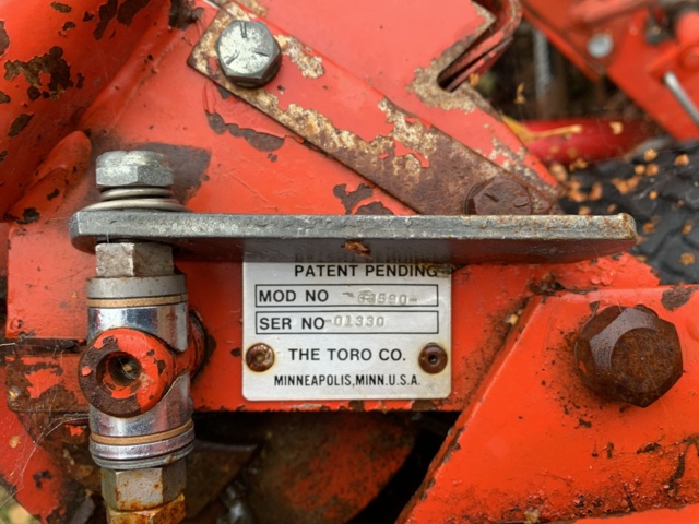 810042-11 Riding mower Toro Turf Pro 84 (rep. object)