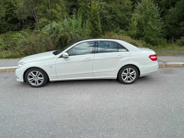 906897-3 Mercedes-Benz E 200 CGI BlueEFFICIENCY - 2011