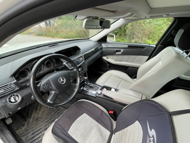 906897-17 Mercedes-Benz E 200 CGI BlueEFFICIENCY - 2011