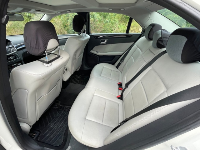 906897-19 Mercedes-Benz E 200 CGI BlueEFFICIENCY - 2011