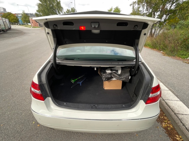 906897-4 Mercedes-Benz E 200 CGI BlueEFFICIENCY - 2011