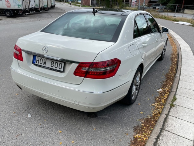 906897-5 Mercedes-Benz E 200 CGI BlueEFFICIENCY - 2011