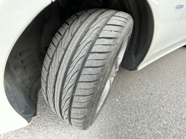 906897-31 Mercedes-Benz E 200 CGI BlueEFFICIENCY - 2011