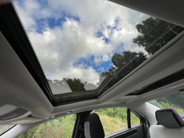 906897-25 Mercedes-Benz E 200 CGI BlueEFFICIENCY - 2011