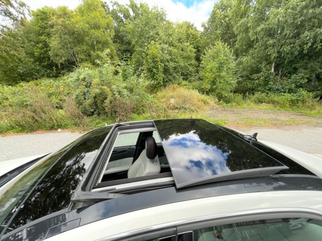 906897-28 Mercedes-Benz E 200 CGI BlueEFFICIENCY - 2011