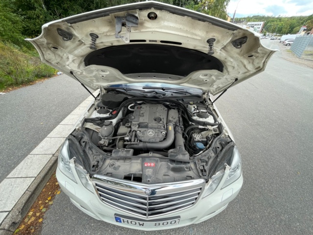 906897-14 Mercedes-Benz E 200 CGI BlueEFFICIENCY - 2011