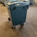 896862-2 Waste bin PWS 660 litres, grey/grey