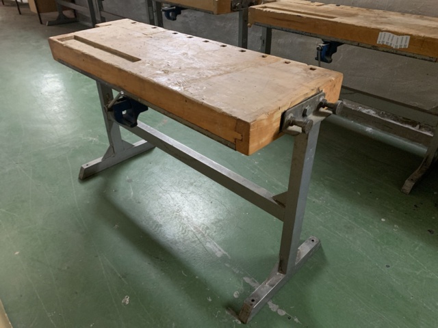 810057-1 Work bench for wood and metal work (reversible table top)