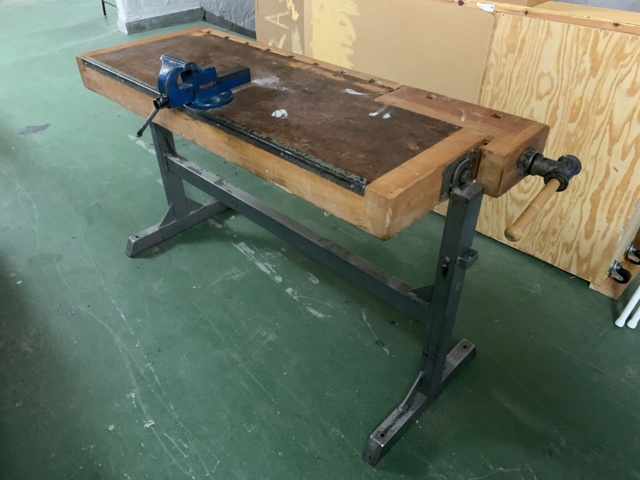 810057-3 Work bench for wood and metal work (reversible table top)