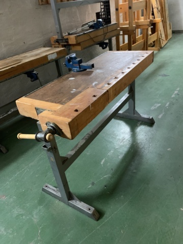 810057-4 Work bench for wood and metal work (reversible table top)