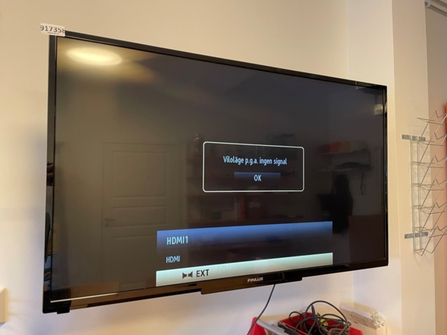 917358-1 Finlux TV 50" and pillar speakers Andersson