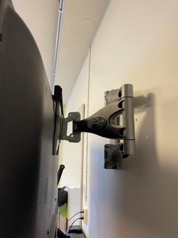 917358-3 Finlux TV 50" and pillar speakers Andersson