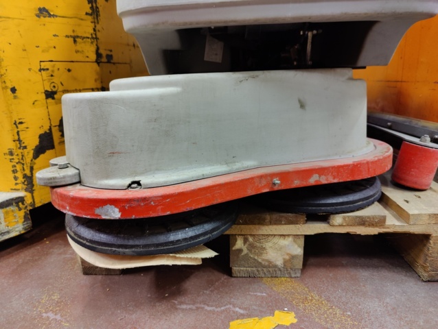 937419-5 Scrubber Comac Media 26