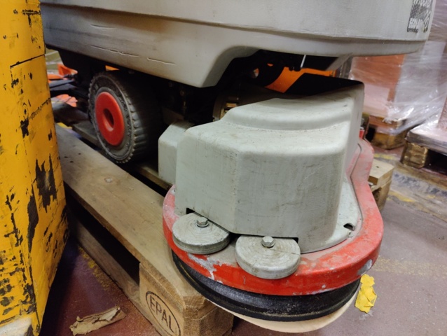 937419-7 Scrubber Comac Media 26