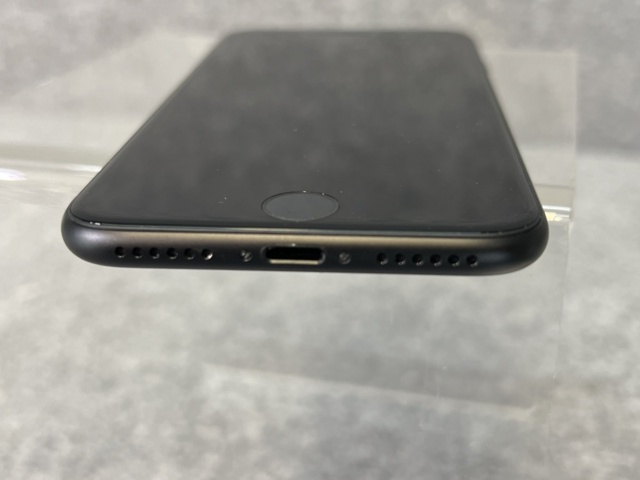 922864-8 Smartphone, Apple iPhone 7, 32GB - Shipping included!