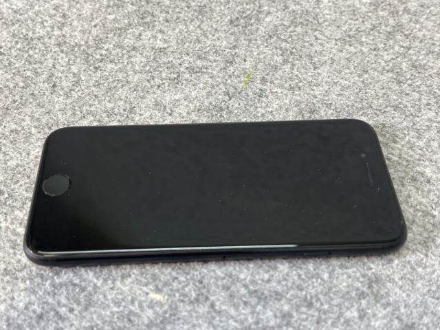 922864-9 Smartphone, Apple iPhone 7, 32GB - Shipping included!