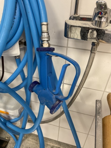 886934-4 Flushing machine with dosing