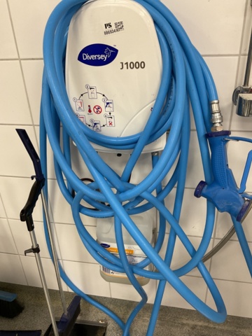 886934-6 Flushing machine with dosing