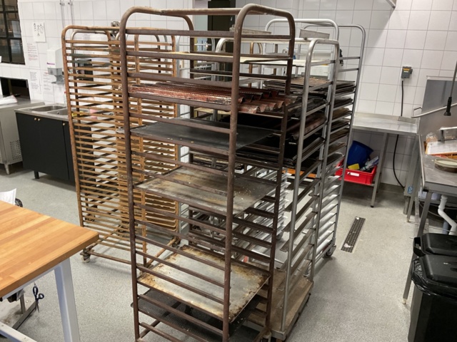 886939-3 Bakery carts