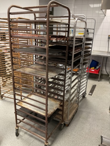 886939-4 Bakery carts