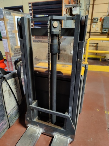 937415-3 Jüngheinrich ERD 220 stacker