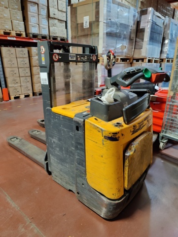 937415-4 Jüngheinrich ERD 220 stacker