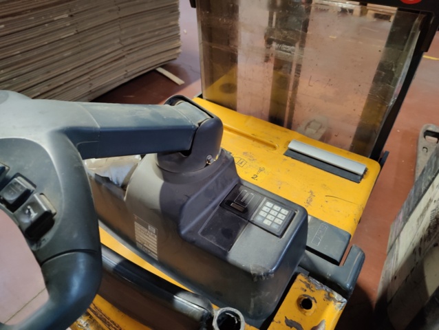 937415-6 Jüngheinrich ERD 220 stacker