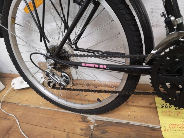 882469-5 Mistral 18 Speed Black 22-24"