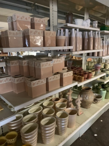 936197-1 pots, vases, etc