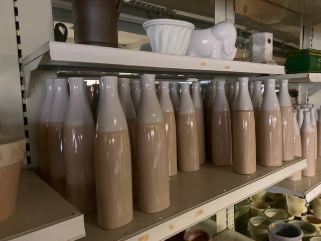 936197-5 pots, vases, etc