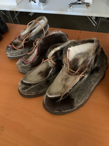 938998-1 Seal skin shoes, 2 pairs - size: