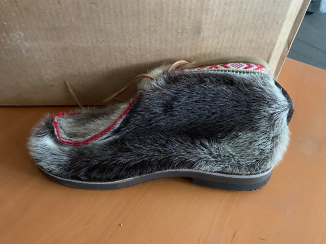 938998-3 Seal skin shoes, 2 pairs - size: