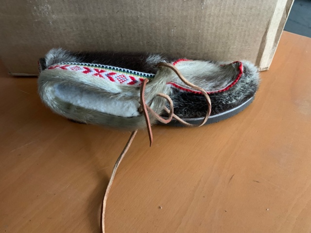 938998-4 Seal skin shoes, 2 pairs - size: