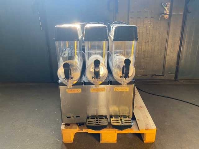 943548-1 2 Slush machines Royal Catering