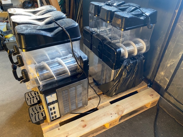 943548-7 2 Slush machines Royal Catering