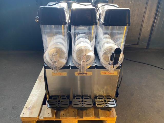 943548-4 2 Slush machines Royal Catering