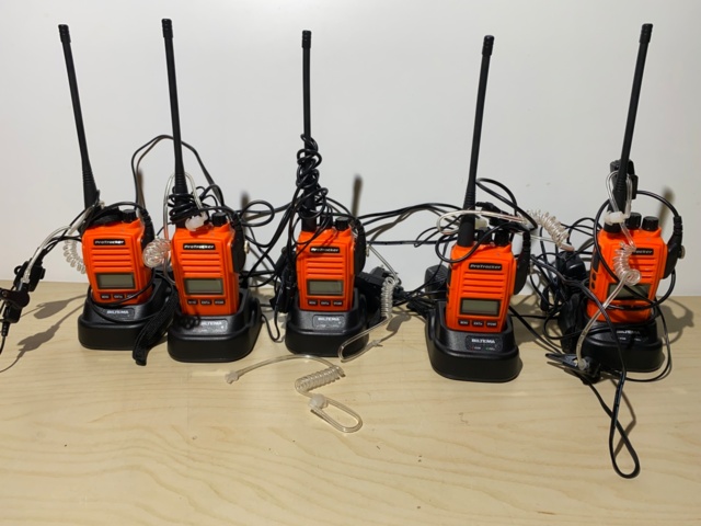 943553-2 7 Walkie talkies