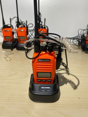 943553-3 7 Walkie talkies